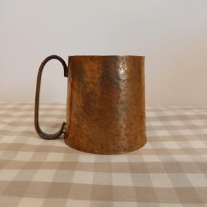 Caneca de cobre martelado estilo vintage feita à mão com alça de latão – caneca de 1/2 pinta para cerveja, cerveja ou decoração de bar em casa