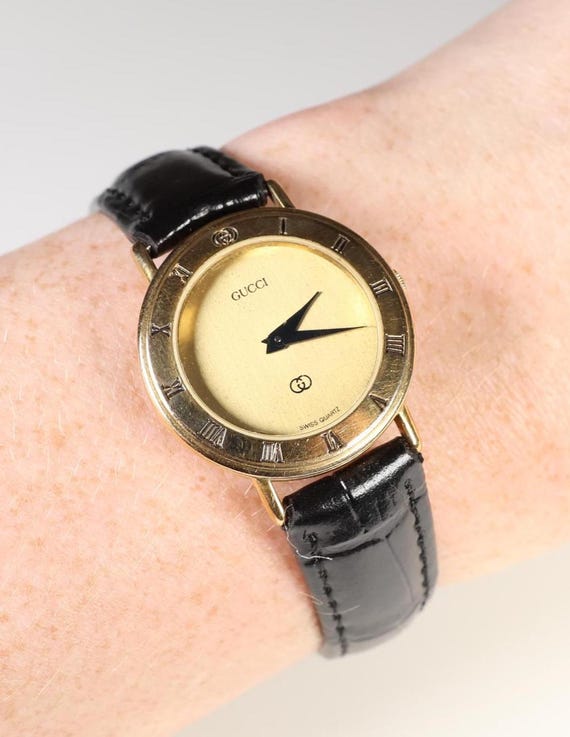 く*さ様 GUCCI 3000L ゴールド シルバー 時計 EXC Womens Gucci 3000L Watch Quartz Gold Dial Roman Numeral