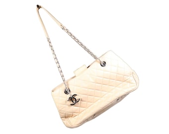 Bolso de compras pequeño acolchado de piel de cordero de Chanel en beige