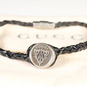 アクセサリー GUCCI crest dog tag bracelet Gucci Dog Tag Silver 5 Charm Bracelet Rare - Etsy