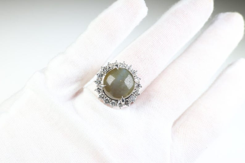 Platinum Chrysoberyl Cat's Eye Ring with Natural Diamonds image 8