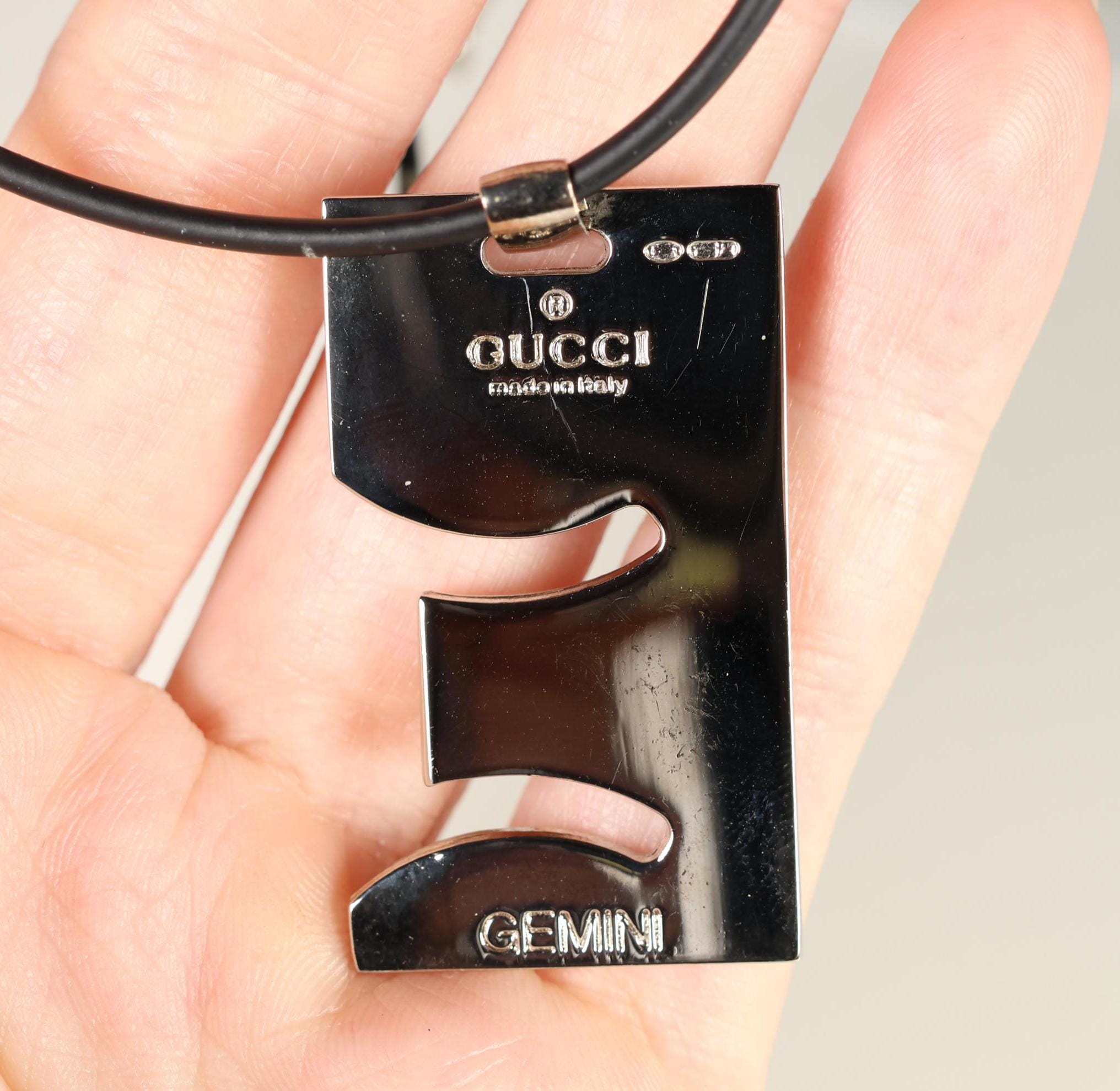 GUCCI GEMINI ネックレス 金属製 Gucci Gemini Horoscope Sterling Silver Pendant & Leather