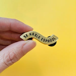 Se Habla Español enamel pin, Spanish enamel pin, Latinx enamel pin, Immigration enamel pin