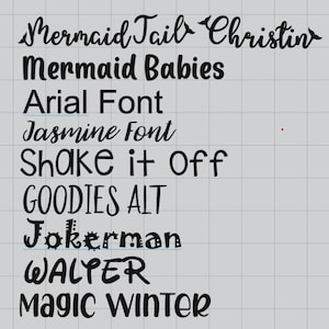 Puede incluir: Una colecci&oacute;n de frases y palabras en texto negro en varias fuentes, incluyendo "Mermaid Tail Christin", "Mermaid Babies", "Arial Font", "Jasmine Font", "Shake it Off", "GOODIES ALT", "Jokerman", "WALTER" y "Magic WINTER" sobre un fondo de cuadr&iacute;cula gris.