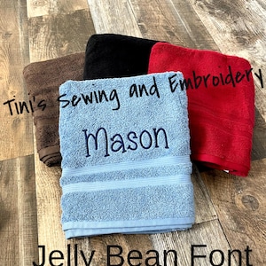 Personalized Embroidered Bath Towel: Custom Cotton-Blend Gift