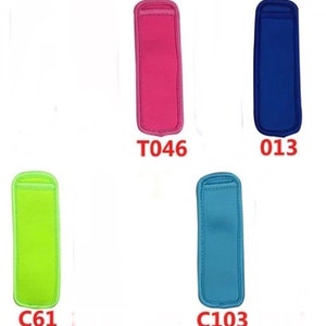 Puede incluir: Una variedad de fundas de paletas de colores rosa, azul, verde y azul claro. Cada funda tiene forma rectangular con un borde cosido y un asa superior. Las fundas est&aacute;n etiquetadas con c&oacute;digos alfanum&eacute;ricos: T046, 013, C61 y C103.