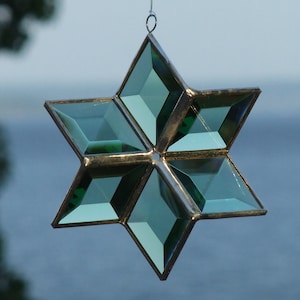 3D Green Beveled Stained Glass Star Ornament Geometric Suncatcher Indoor Outdoor Glass Garden Patio Art Handmade in Canada