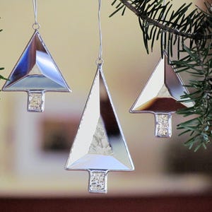 Glasmalerei für den Weihnachtsbaum: Handgemachte Weihnachts-Sonnenfänger, Set aus drei Teilen