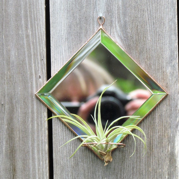 Schräger Spiegel Luft Pflanzenhalter, kleiner Diamant Form Kupfer Wandbehang vertikaler Überhänger, Minimal Dekor, handgefertigt in Kanada