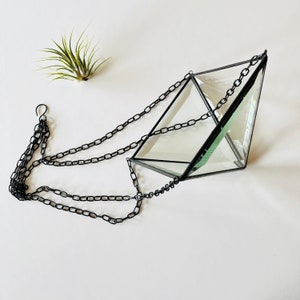 Hängande terrarium för luftväxter i målat glas: Facetterad geometrisk hållare