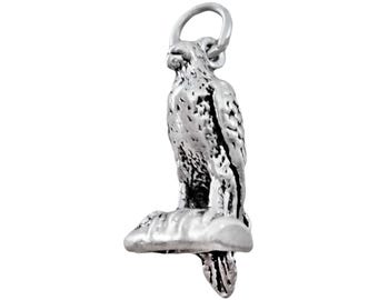 Dije de plata de ley maciza 3D con halcón posado para pulsera, colgante de ave rapaz
