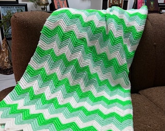 VTG Lime Green and White Chevron Pattern Blanket Afghan