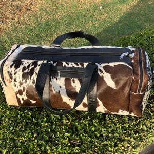 Cow Print Duffel Bag Large Hair-On Cowhide Travel Holdall, Western Style Luggage Bag for Weekend Trips, Perfect Gift for Travelers