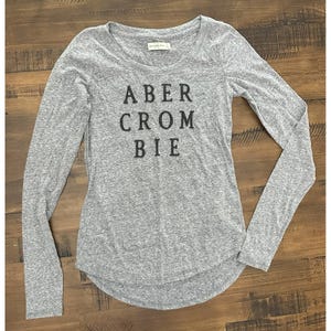 Abercrombie long sleeve shirt XS Gray Embroidered Letters Y2K