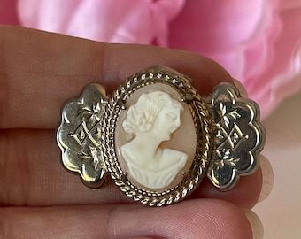 Vintage Cameo Brooch