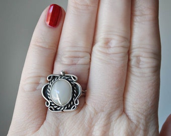 Vintage Mother of Pearl Sterling Silver Ring