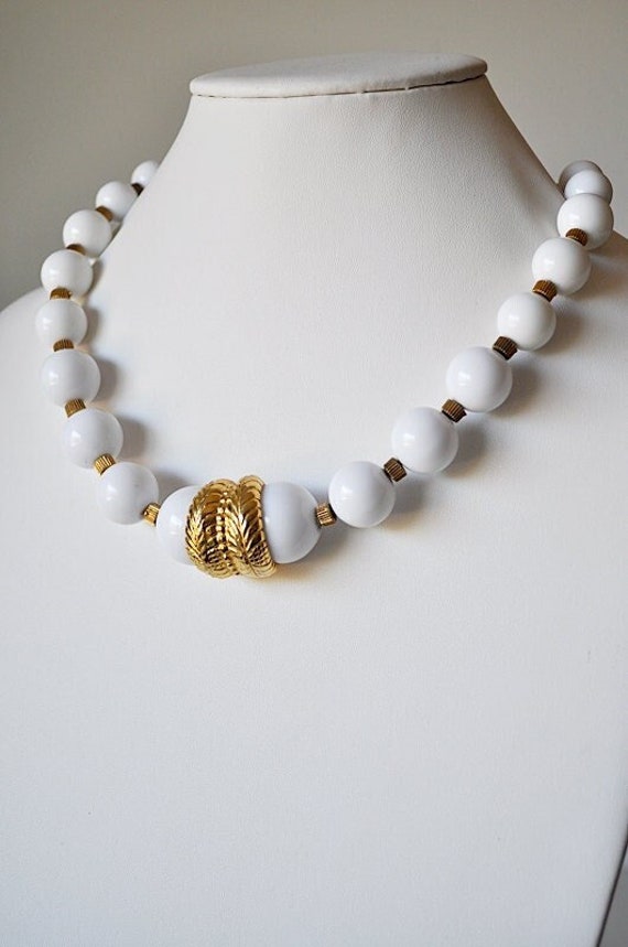 Vintage Chunky White and Gold Necklace