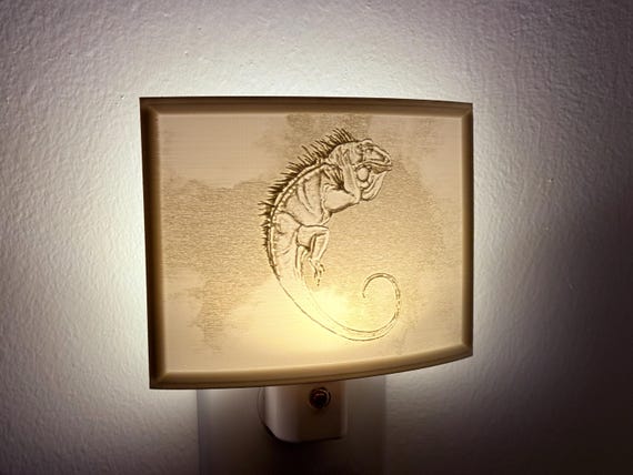 Chameleon Lithophane Night Light: 3D Printed Nautical Art Lamp