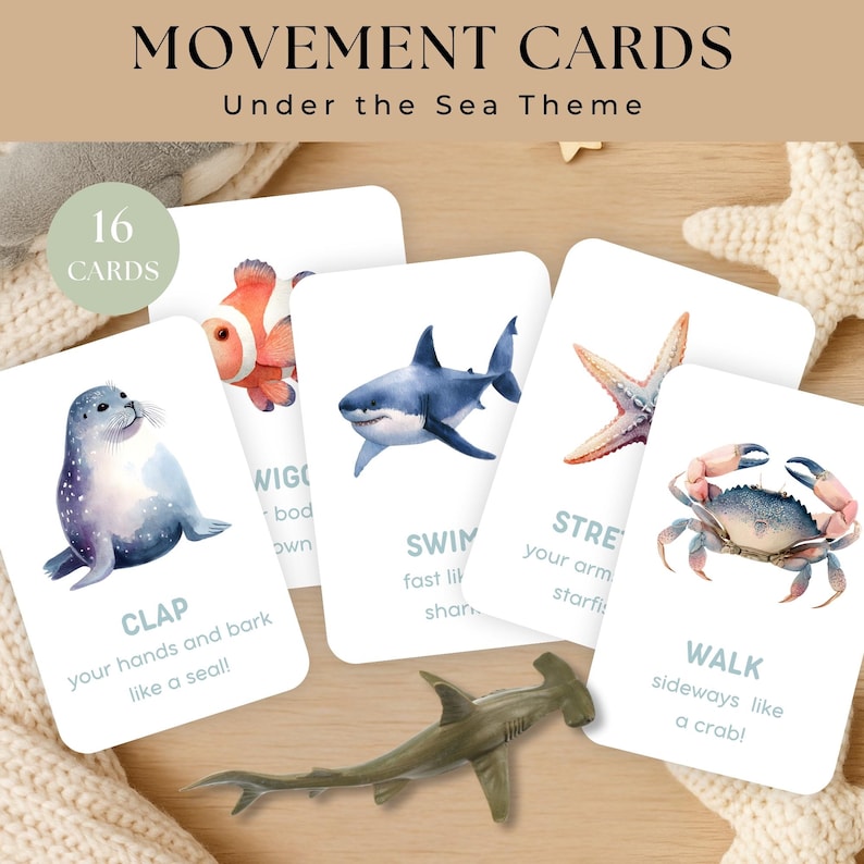 Puede incluir: Un conjunto de 16 "Tarjetas de Movimiento" con el tema "Bajo el Mar". Cada tarjeta presenta una ilustraci&oacute;n en acuarela de una criatura marina, como un tibur&oacute;n, un cangrejo o una estrella de mar, con una indicaci&oacute;n de acci&oacute;n. Las tarjetas est&aacute;n dise&ntilde;adas para el juego interactivo.