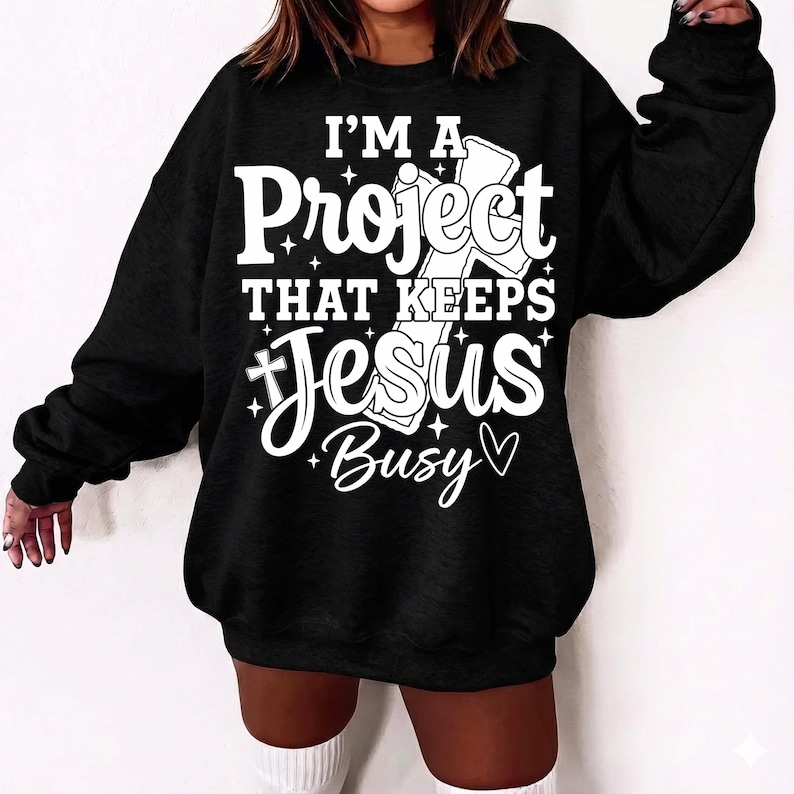 Soy un proyecto que mantiene a Jesús ocupado PNG, PNG cristiano divertido, coqueta religiosa moderna, camiseta de iglesia, PNG religioso, PNG de las Escrituras, Jesús PNG imagen 5