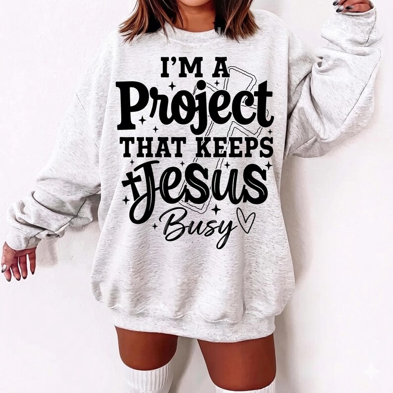 Soy un proyecto que mantiene a Jesús ocupado PNG, PNG cristiano divertido, coqueta religiosa moderna, camiseta de iglesia, PNG religioso, PNG de las Escrituras, Jesús PNG imagen 6