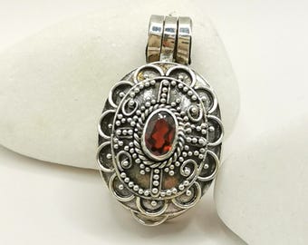 Sterlingzilveren hanger granaat medaillon, vak gebed scroll, gifdoos, herdenkings as aandenken, vintage granaat sieraden cadeau, huisdier