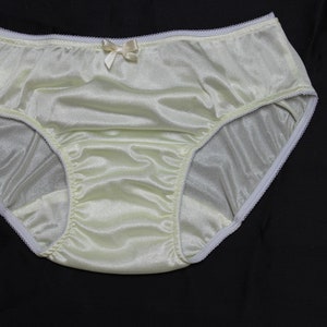 Vintage Vanity Fair USA Made Nylon Panties, Mushroom Gusset, Candleglo Sz 7  NWT!