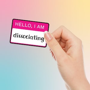 Hallo, ich bin distanziert Aufkleber - Lustiger mentaler Gesundheit Vinyl Aufkleber, Neurodiversent Humor Aufkleber für Wasserflaschen, Laptops, Journals