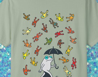 Camiseta con diseño de ranas lloviendo, colores otoñales y un toque de fantasía.