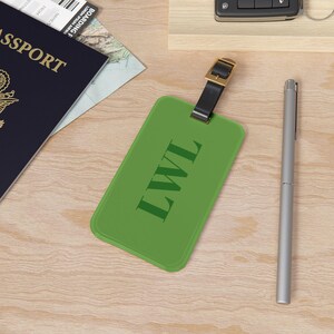 Gepersonaliseerd monogram groen bagagelabel, ID-tag voor hem, aangepast reiscadeau voor haar, naamplaatje voor reisfan, aangepast cadeau voor mama of papa