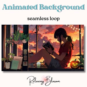 以下が含まれることがあります： 「Animated Background seamless loop」のテキストが入ったアニメーション背景画像。夕焼け時の窓辺で本を読む人物が描かれています。窓辺には吊り下げられた植物、ジャック・オー・ランタン、飲み物があります。「Relaxing Blossom」のロゴが下にあります。