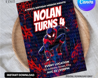 Puede incluir: Una tarjeta de invitación de 12,7 cm x 17,8 cm con temática de superhéroes. El diseño incluye una ilustración de superhéroe, el texto "Nolan Turns 4" y detalles del evento. La tarjeta es una descarga digital.