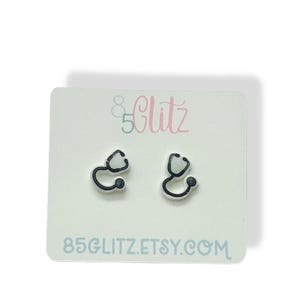 Petits clous d&#39;oreilles stéthoscope - Mini bijoux médicaux - Cadeau pour infirmière médecin - Mignons clous de soins de santé - Boucles d&#39;oreilles hypoallergéniques pour infirmière