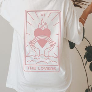Camiseta con diseño de carta del tarot de los enamorados, nombres de pareja personalizables, regalo boho chic, números romanos para siempre, camiseta unisex