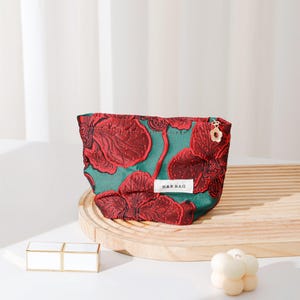 Elegante Vintage Barock Samt Make Up Tasche mit Blumen Stickerei | Minimalistische Kulturtasche, Geschenk für Frauen und Mama, perfektes Hochzeitsgeschenk