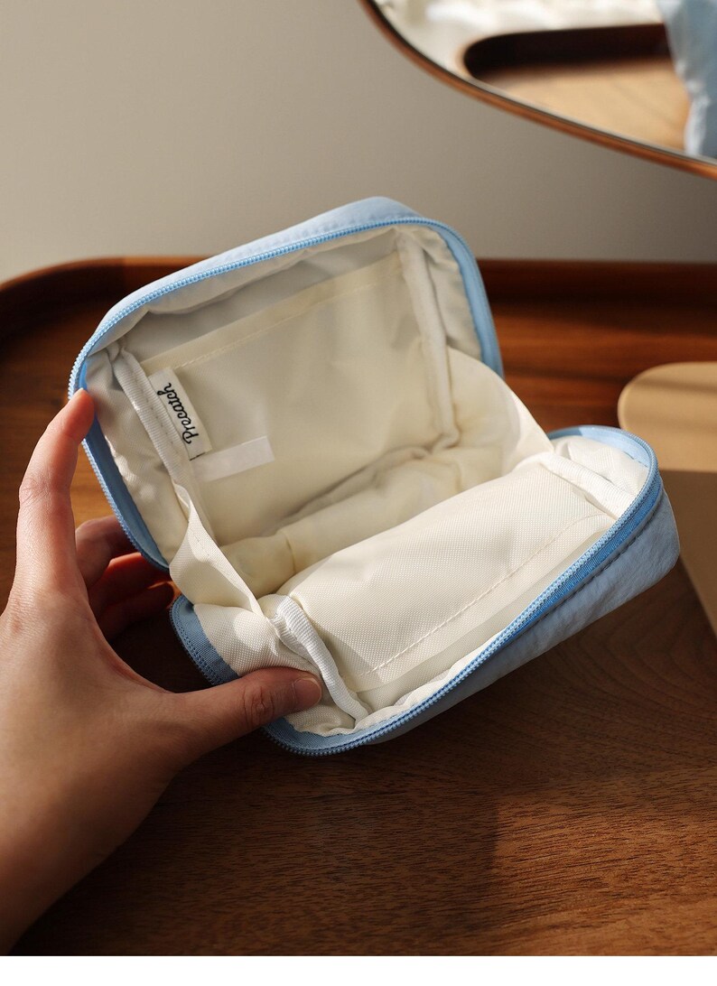 SturdyChic Makeup Bag - Thumbnail 5