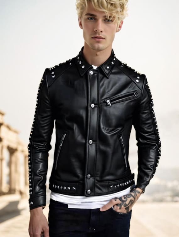 Jaqueta de couro preta com tachas feita à mão: casaco de