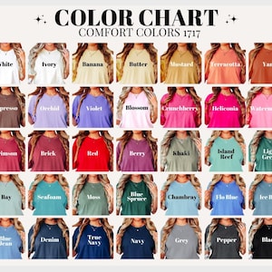 Op de afbeelding: Kleurenkaart met Comfort Colors t-shirts in diverse tinten. De kaart bevat kleuren als wit, ivoor, banaan, mosterd en nog veel meer. De tekst "COLOR CHART COMFORT COLORS 1717" staat bovenaan.