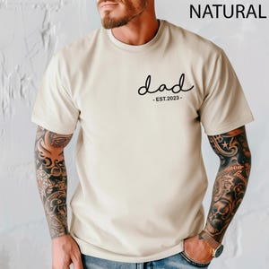 Dad Est 2025 T-shirt, New Dad Shirt, Gift for Dad, Pregnancy Announcement to Dad, Dad Surprise Gift, Dad Gift from Wife, Dad Birthday Gift