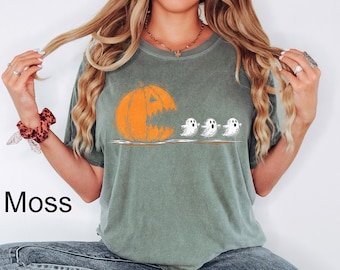 Comfort Colors® Halloween Shirt, Halloween Pumpkin Chasing Ghost Shirt, Spooky Season Shirt, Funny , Pumpkin Shirt, Halloween Ghost Shirt