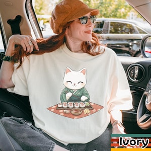 Kawaii Sushi Cat Shirt – Kimono Cat Tee – Funny Japanese Food Cat Lover Gift – Vintage Anime Style T-Shirt