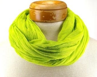 Gele Chartreuse 100% katoenen gaassjaal, korter met de hand geverfd in transparant en gekreukt gaas 11