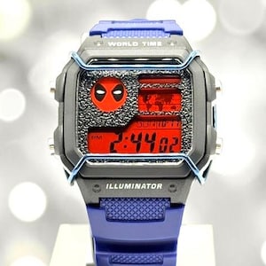 Deadpool-inspirerad Casio AE-1200 Royale Mod-klocka med uppgraderad urtavla | Digitalklocka med världstid | Present till fans, entusiaster och samlare