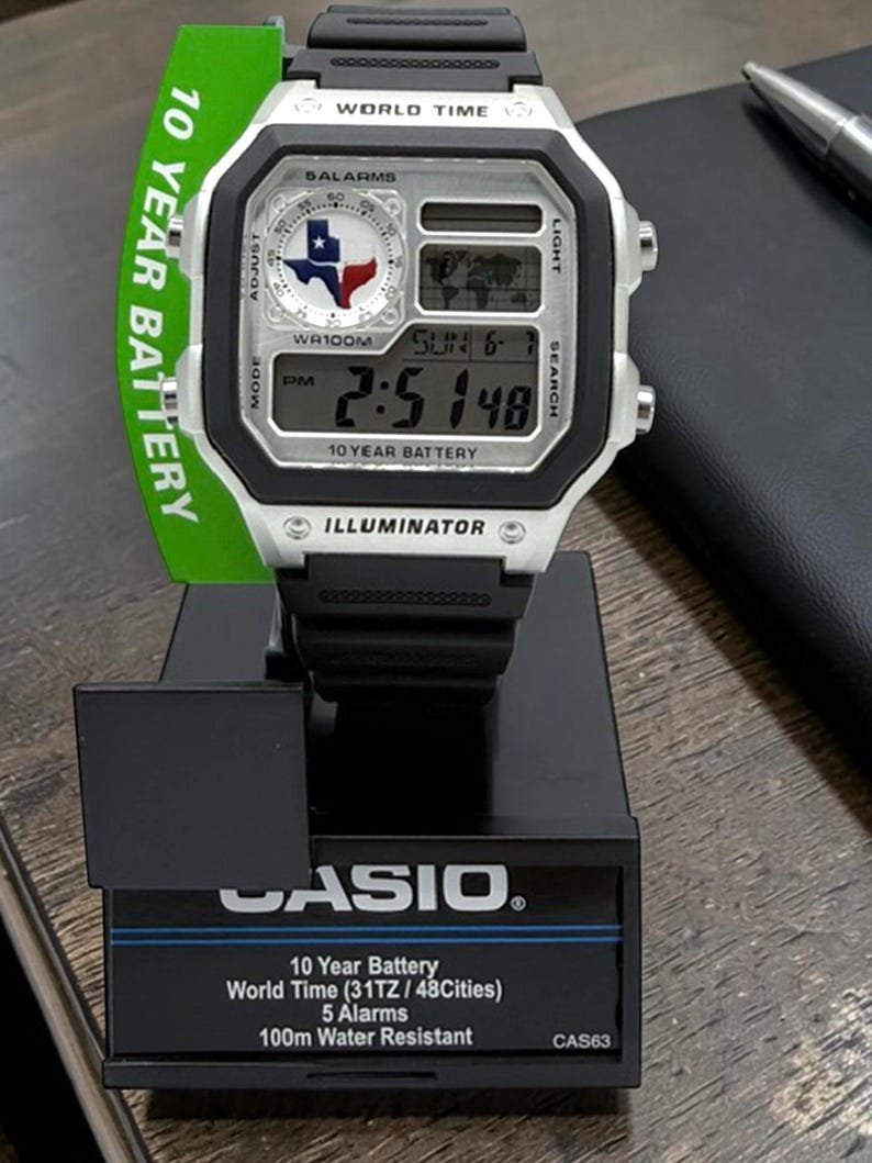 Anpassad Casio AE-1200 "Great State of Texas" - Inspirerad Mod-klocka | Digitalklocka för världstid | Texas Lone Star State Cowboy | Fanpresent bild 1