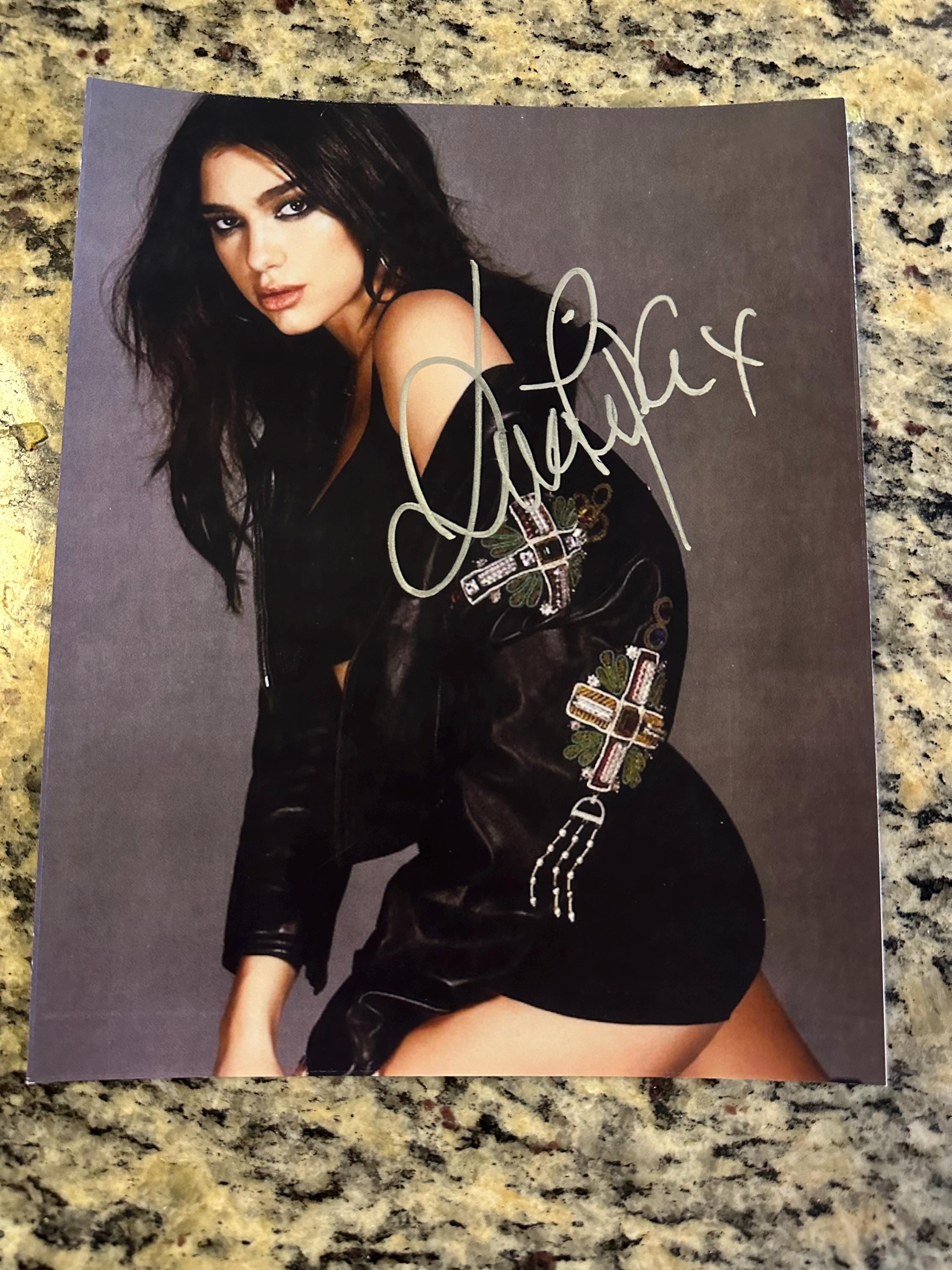 Dua Lipa 直筆サイン入りポスター 黒額縁 DUA LIPA Quality Autograph Mounted Signed Photo Reproduction
