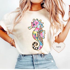 Sea Horse Shirt for Women Ocean Animal Graphic Tee with Cute Seahorse Design Coastal Beach T-Shirt Summer Marine Life Lover Gift