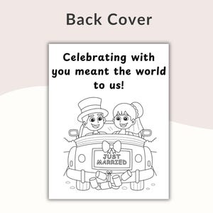 Puede incluir: Ilustraci&oacute;n en blanco y negro de una pareja de reci&eacute;n casados en un coche. El coche tiene un letrero de "Reci&eacute;n casados" en la parte trasera. El texto "Celebrating with you meant the world to us!" est&aacute; en la parte superior de la imagen.