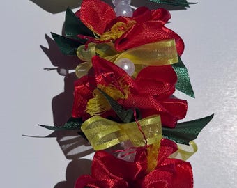 Mini lei charm - red hibiscus ribbon lei with white pearls