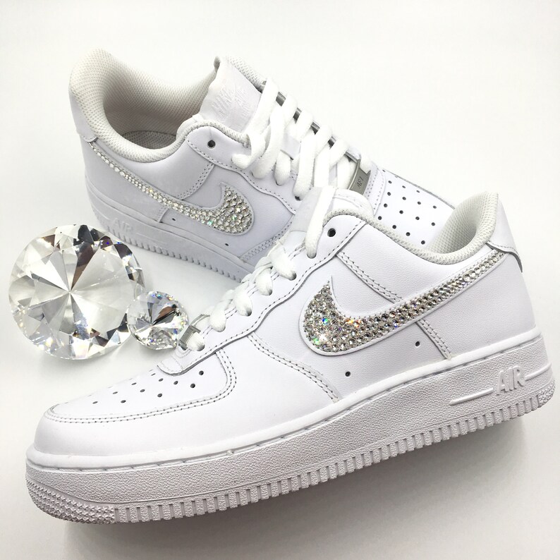 nike dunk low panda laced