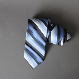 Mens Stripe Tie. Blue Silver Gray Black Stripe Pattern Tie. Silk Tie. Vintage. Office. Gogovintage. Free Shipping
